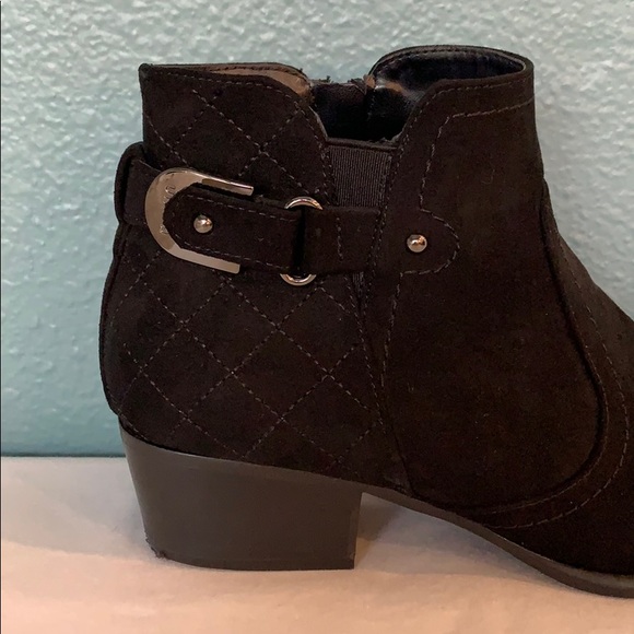 Black ankle-boots - size 7 1/2 Women’s - Picture 2 of 5